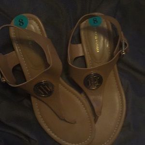 NWOT Hilfiger sandles size 8 neutral color